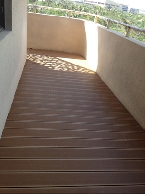 Hohe Festigkeit Wpc Hohl Decking Outdoor Composite Decking Verschleißfestigkeit
