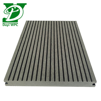 Dauerhafte WPC-Decking für Pool- und Gartenbereiche