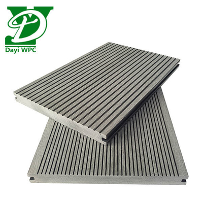Dauerhafte WPC-Decking für Pool- und Gartenbereiche