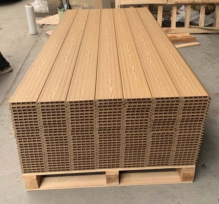 Moderne umweltfreundliche WPC-Verbundzaun WPC-Gartenzaun Extrusionsform