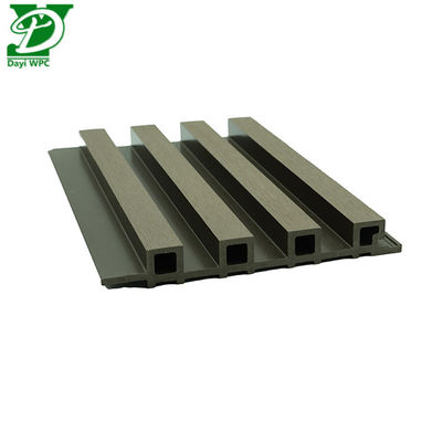 UV-beständige, feuchtigkeitsbeständige moderne Rillenoberfläche WPC Außenwandpaneele für Verbundwandverkleidung