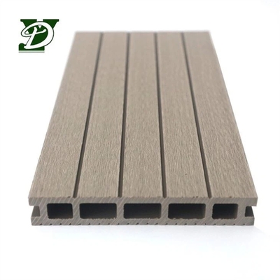 Witterungsbeständiges, wartungsarmes WPC-Decking
