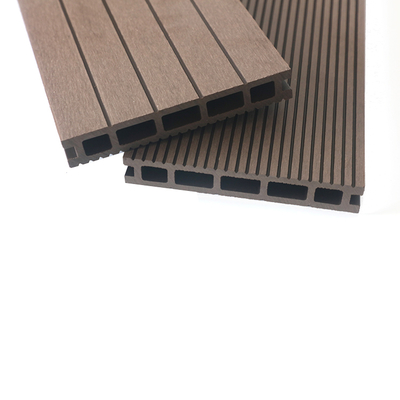 Witterungsbeständiges, wartungsarmes WPC-Decking
